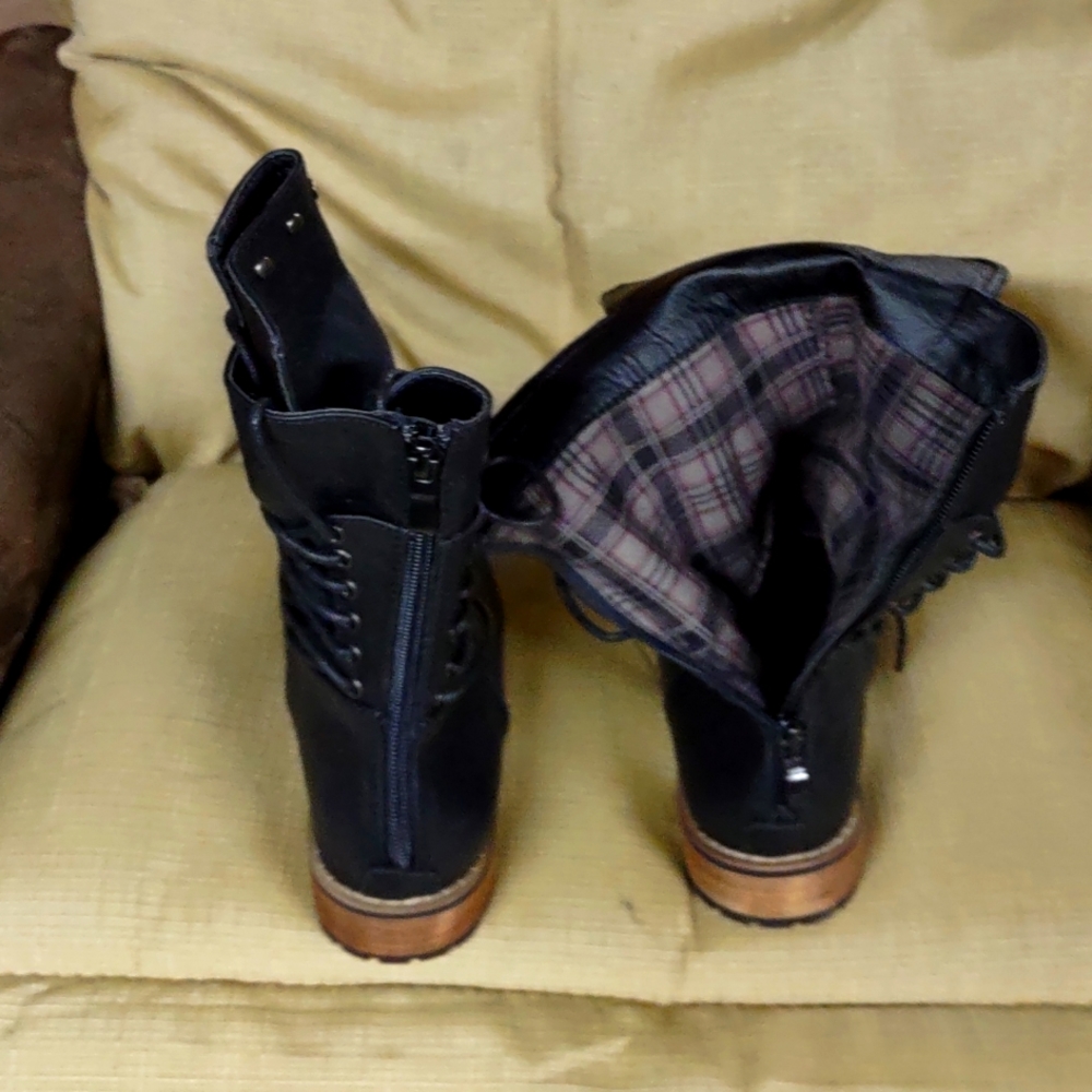 Women's black wood sole boots. Zipper down the back and lace boots size 6